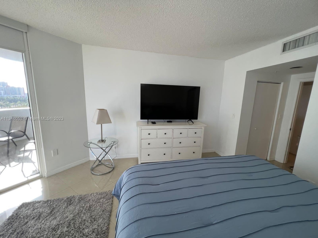 17375 Collins Ave - Photo 17