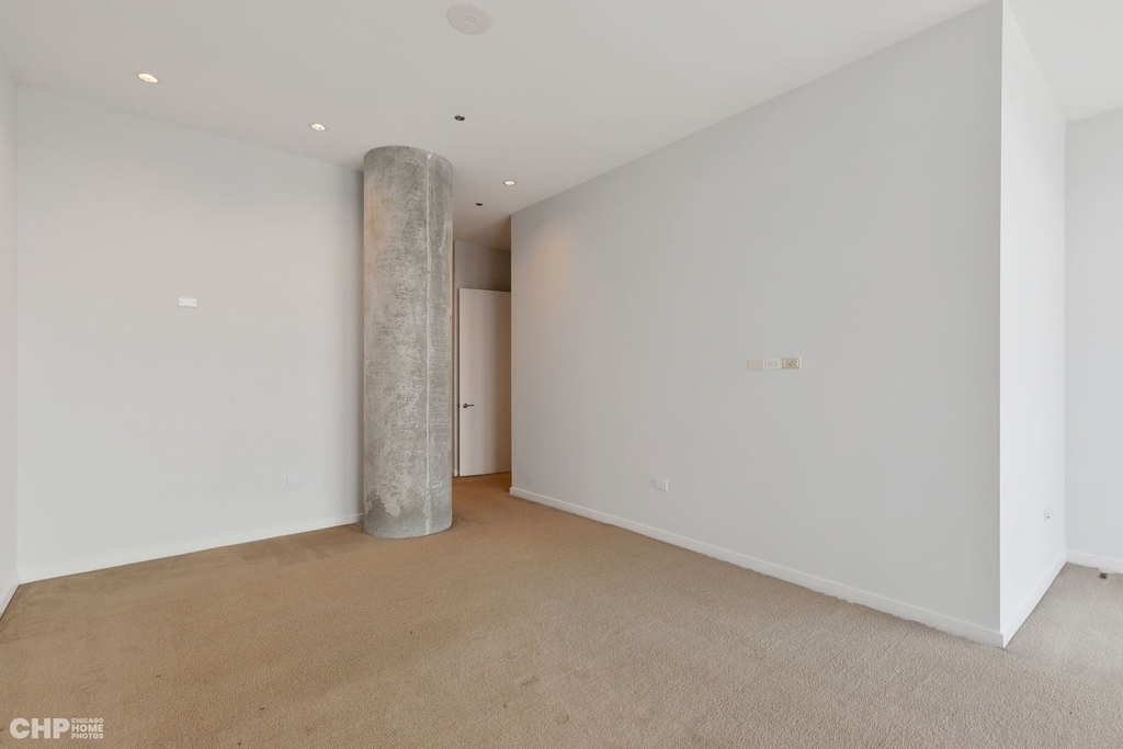 860 W Blackhawk Street - Photo 14