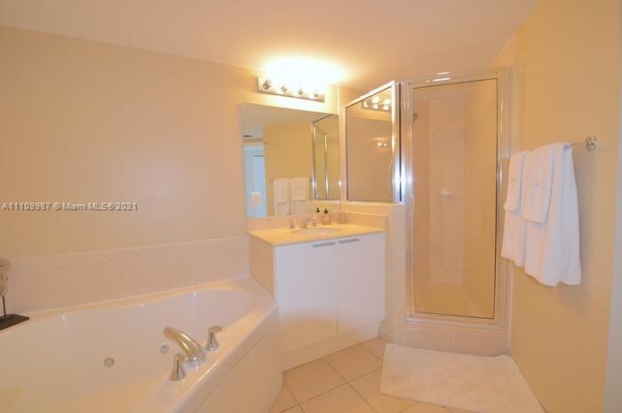 16699 Collins Ave - Photo 15