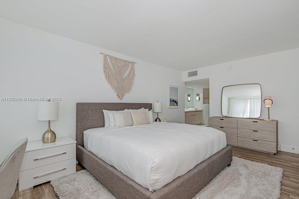 2301 Collins Ave - Photo 17