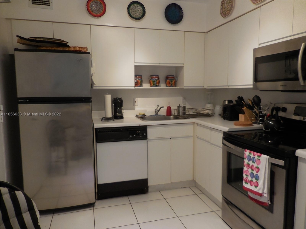 5161 Collins Ave - Photo 27