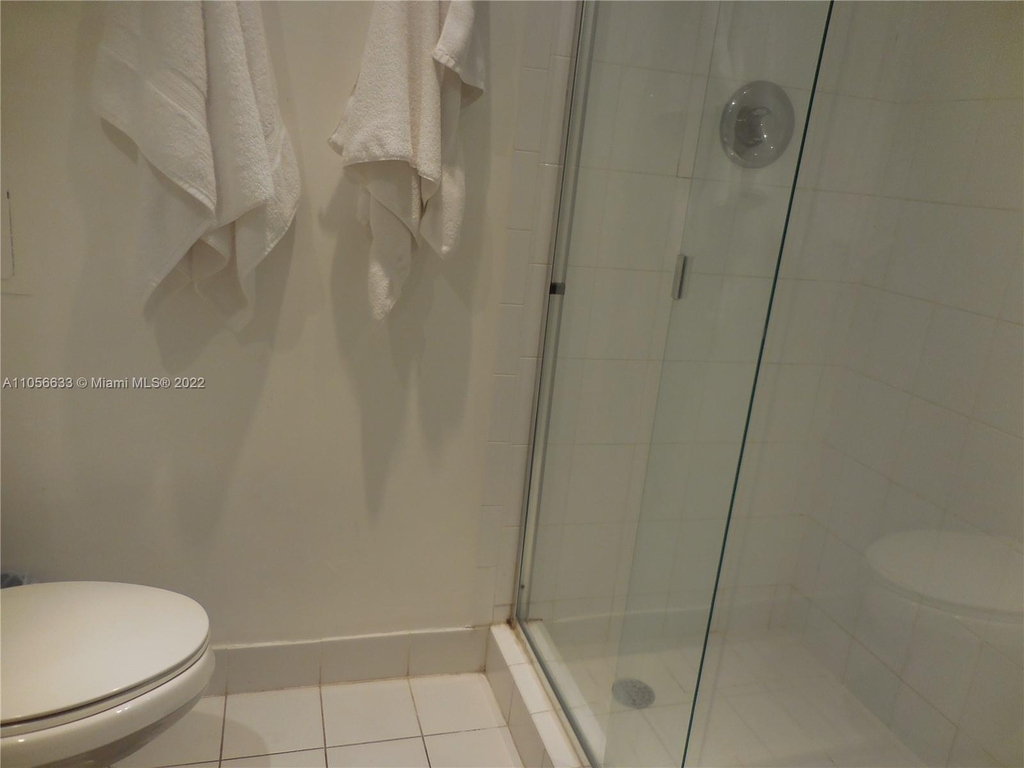 5161 Collins Ave - Photo 17