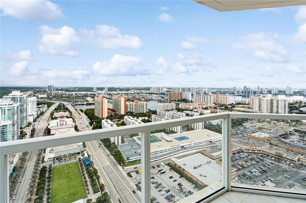16699 Collins Ave - Photo 2