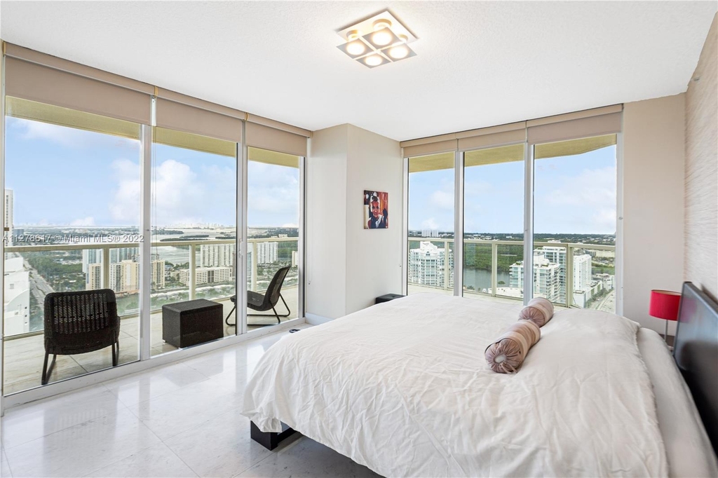 16699 Collins Ave - Photo 9