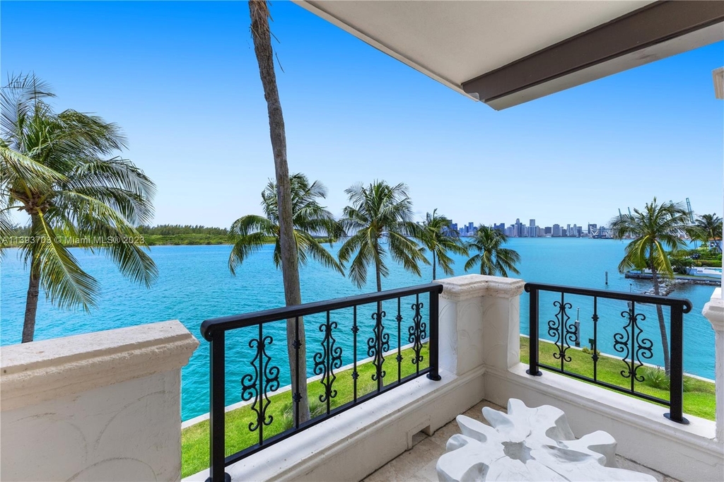 2436 Fisher Island Dr - Photo 1