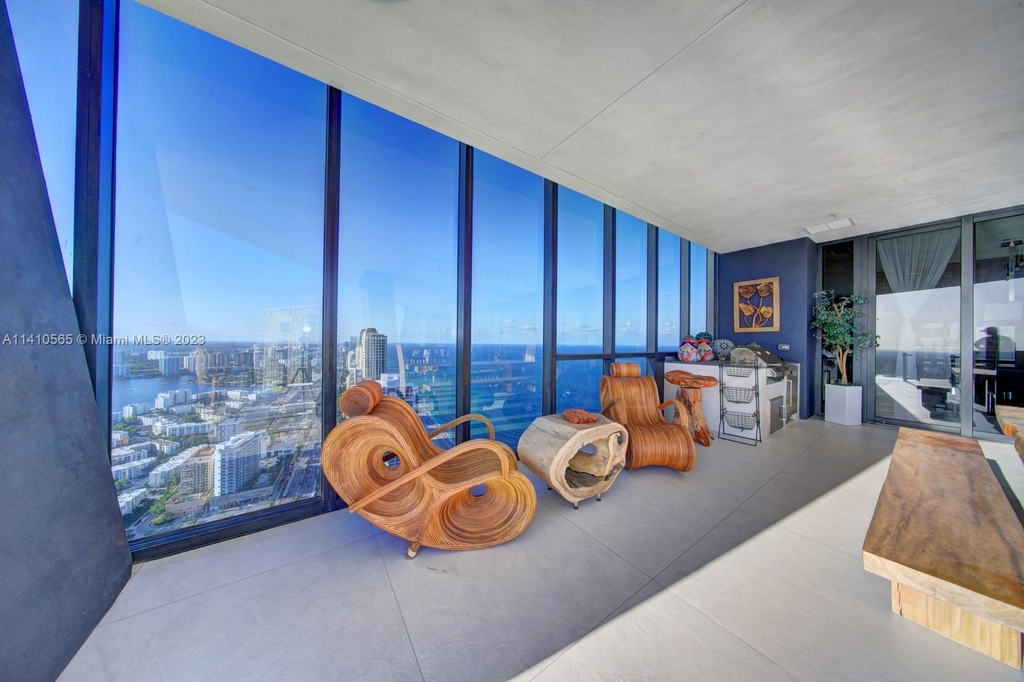 17141 Collins Ave - Photo 8