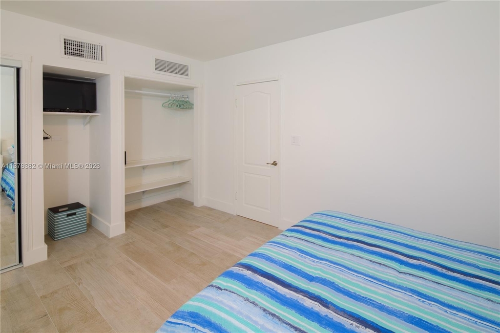 5005 Collins Ave - Photo 19