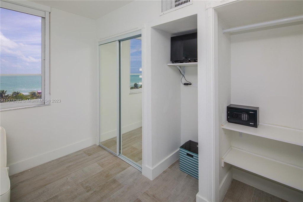 5005 Collins Ave - Photo 21