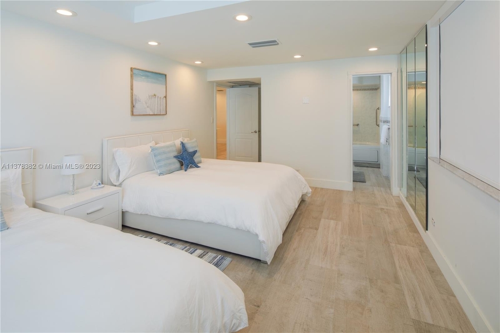 5005 Collins Ave - Photo 14