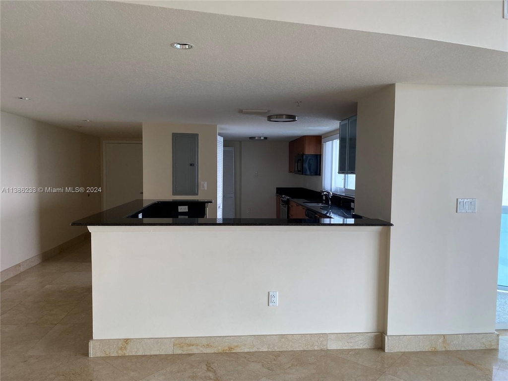 1800 N Bayshore Dr - Photo 11