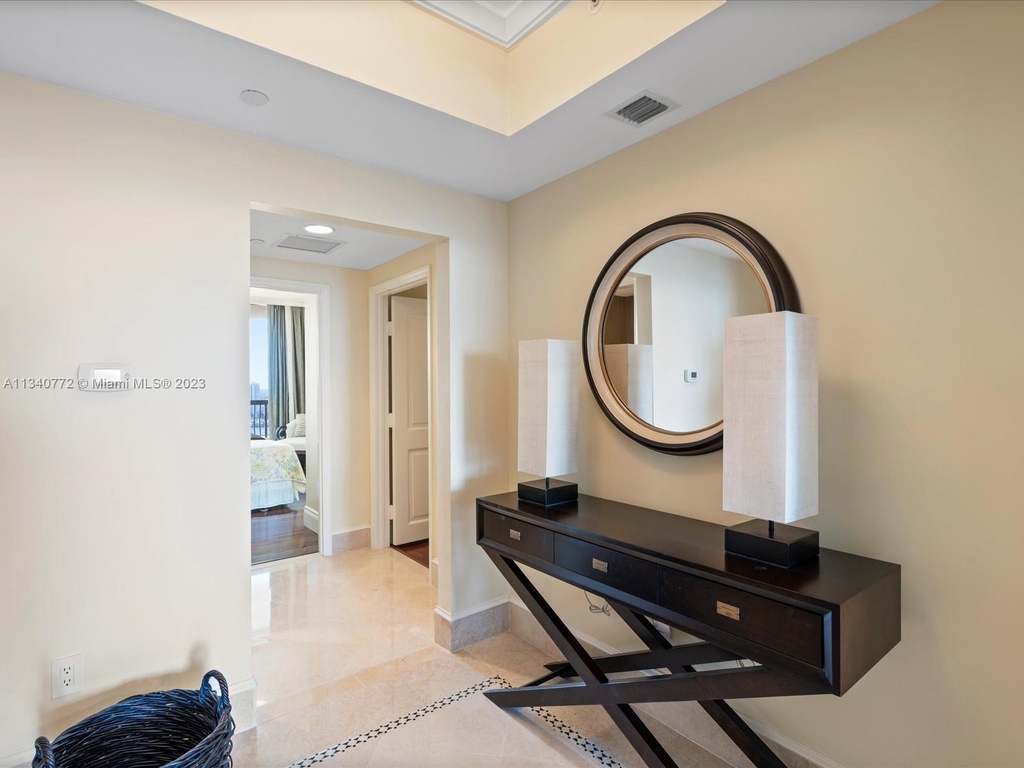 17875 Collins Ave - Photo 3