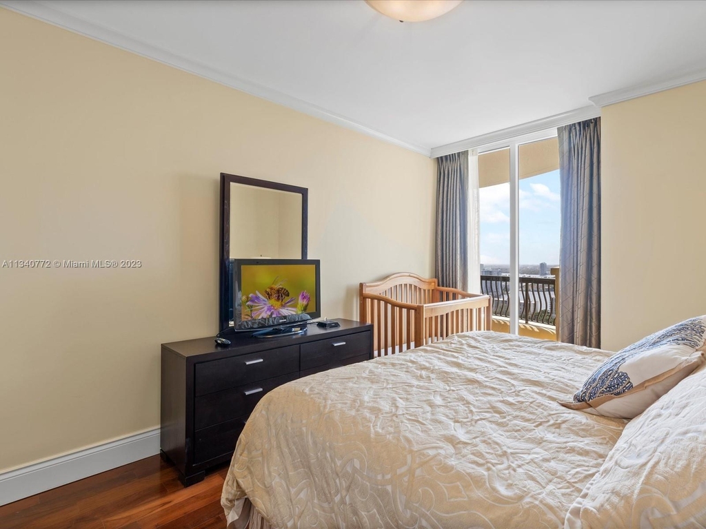 17875 Collins Ave - Photo 23