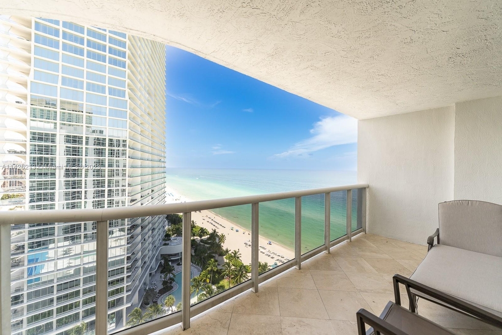 16711 Collins Ave - Photo 9