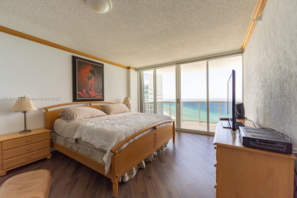 16711 Collins Ave - Photo 7