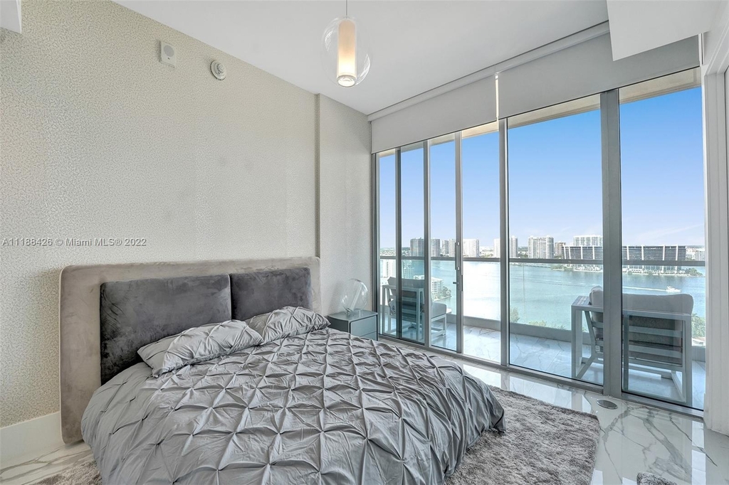 18501 Collins Ave - Photo 38