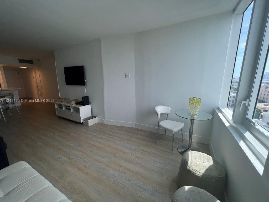 2301 Collins Ave - Photo 12