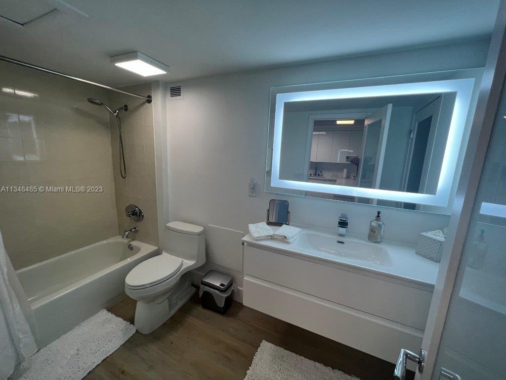 2301 Collins Ave - Photo 8