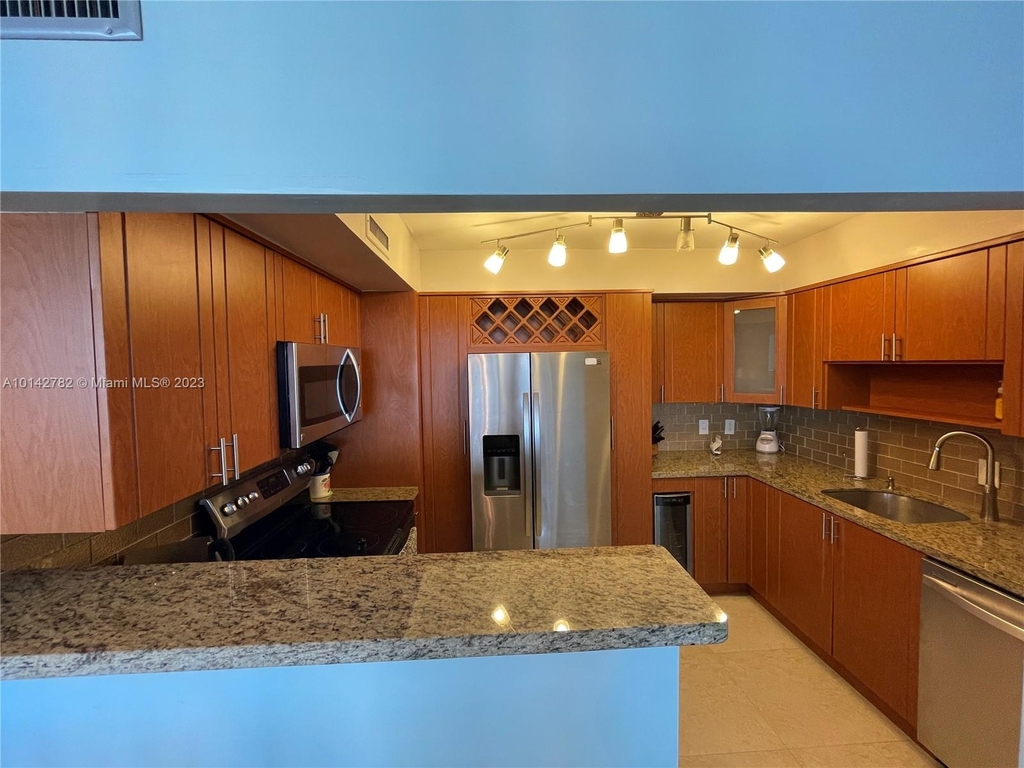 3505 S Ocean Dr - Photo 1