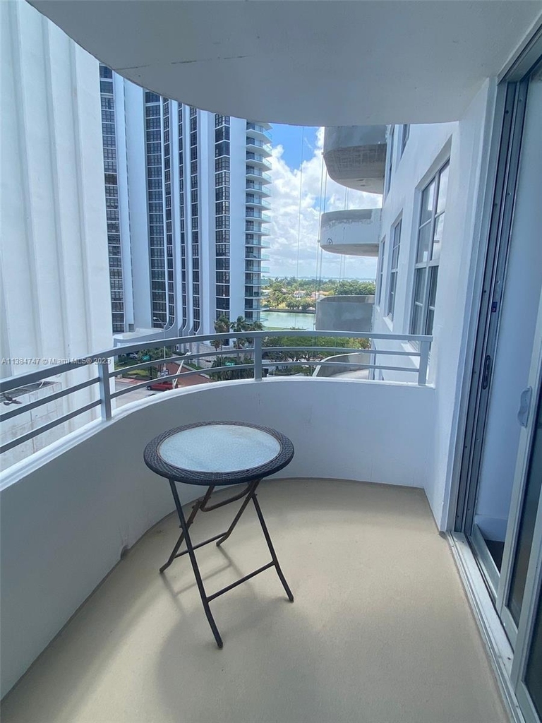 5555 Collins Ave - Photo 3