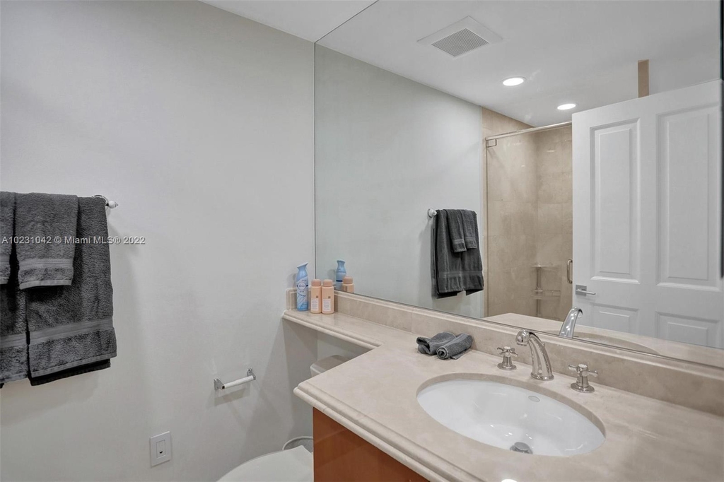 17875 Collins Ave - Photo 30