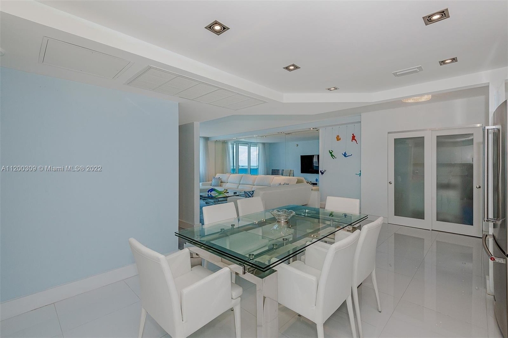 2301 Collins Ave - Photo 9