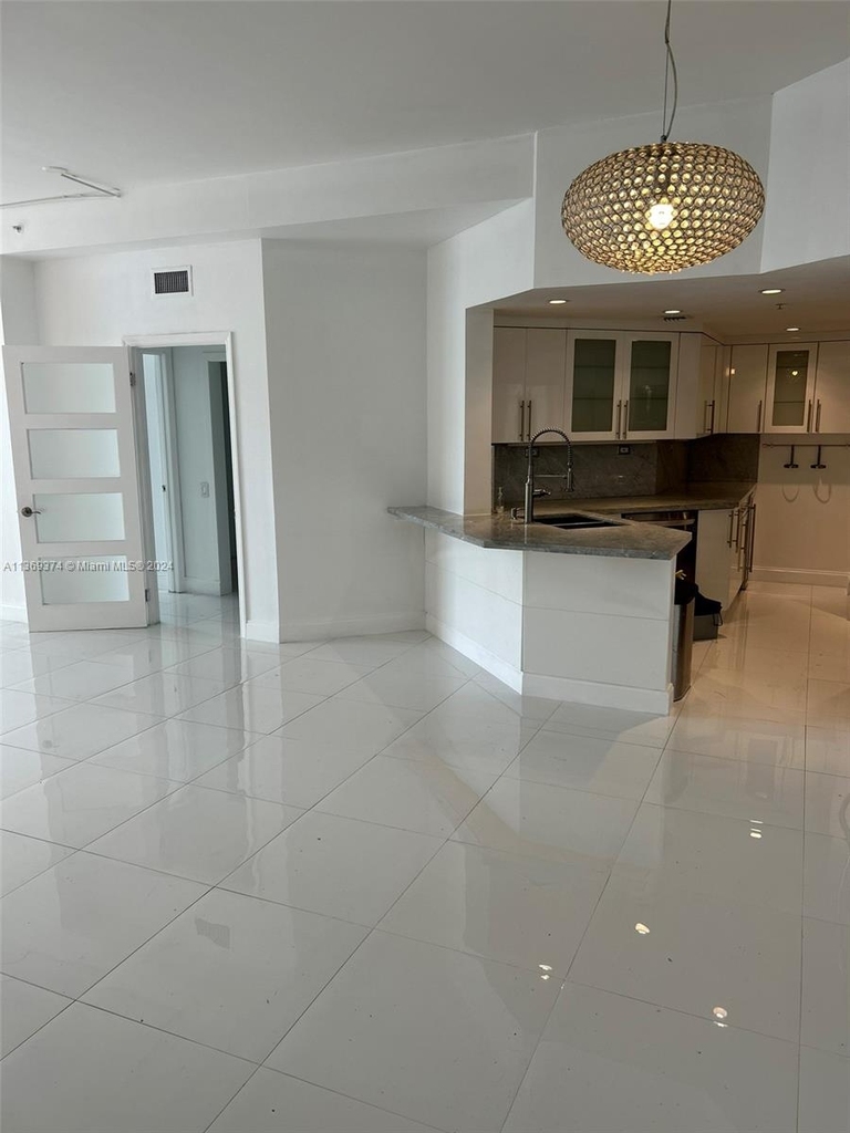 701 Brickell Key Blvd - Photo 22