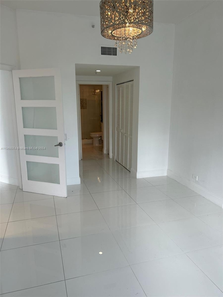 701 Brickell Key Blvd - Photo 15