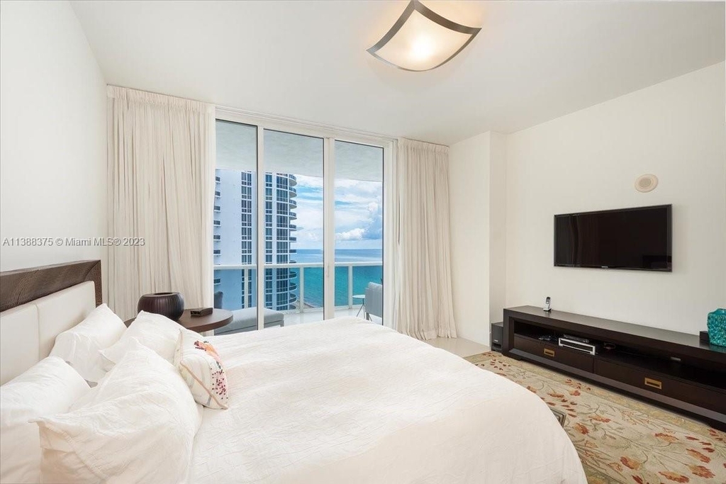 15811 Collins Ave - Photo 13