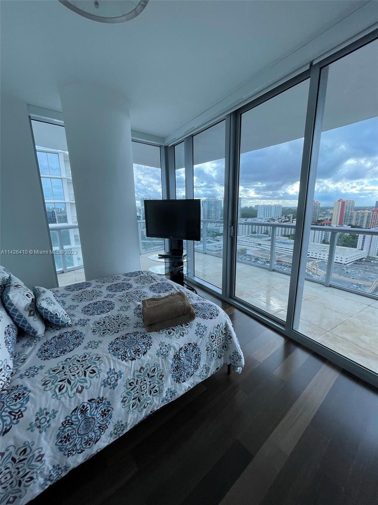 17001 Collins Ave - Photo 21