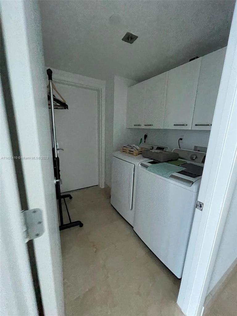 17001 Collins Ave - Photo 17