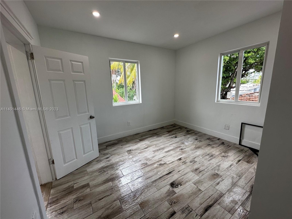 2275 Nw 30th St - Photo 1