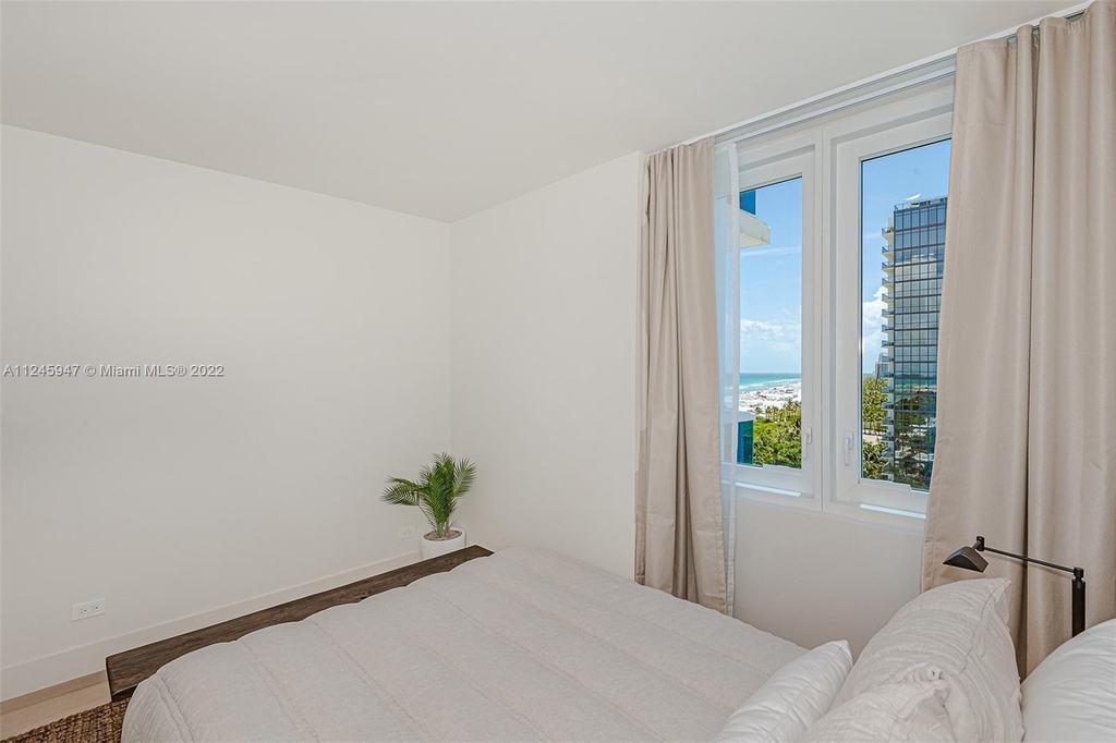 2301 Collins Ave - Photo 5