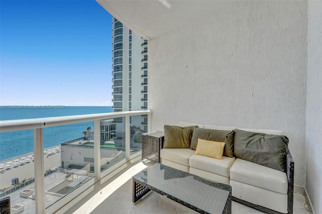 16001 Collins Ave - Photo 18