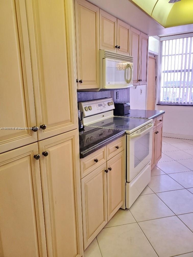 18031 Biscayne Blvd - Photo 10