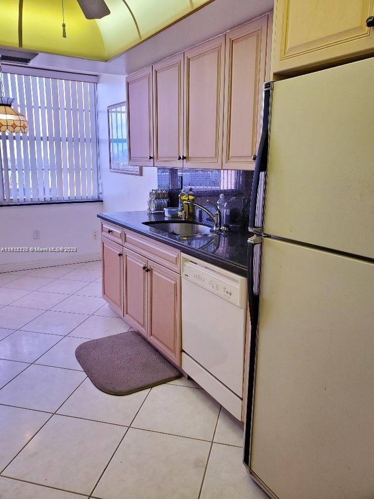 18031 Biscayne Blvd - Photo 11