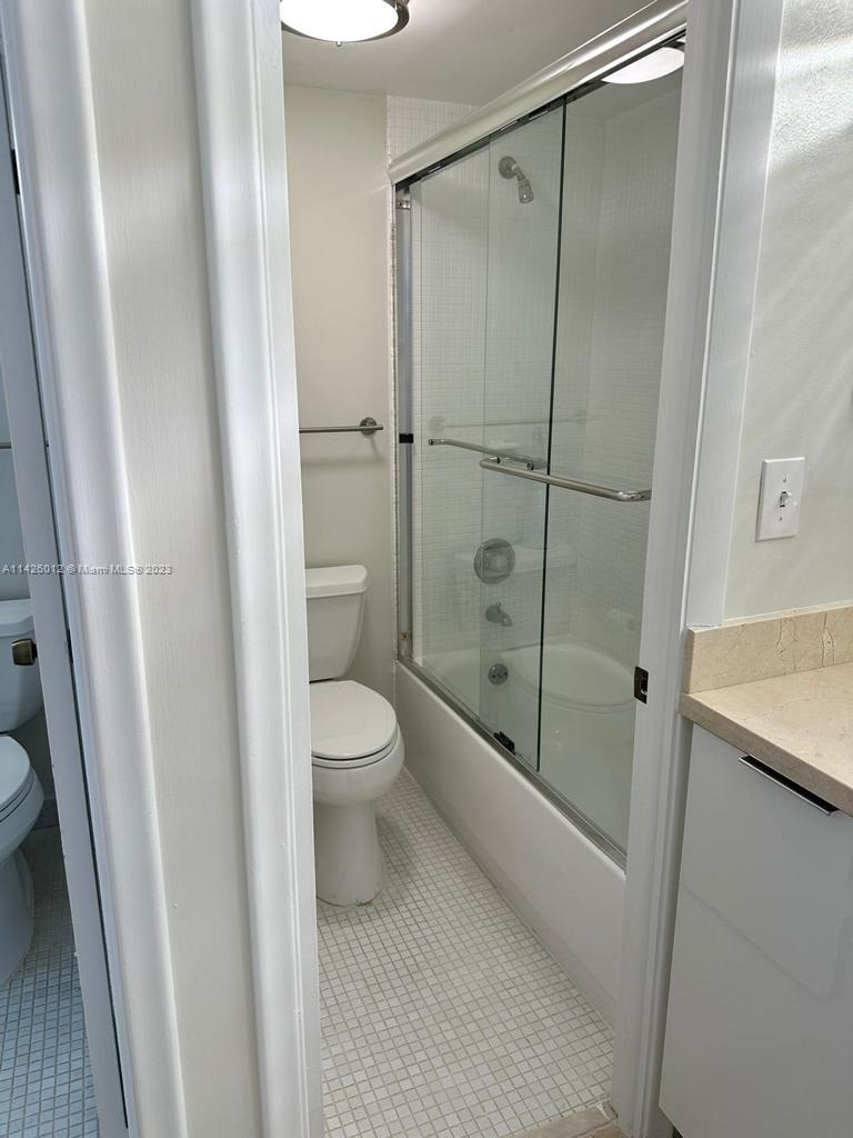 5750 Collins Ave - Photo 4