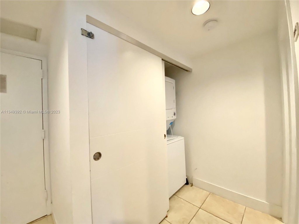 17375 Collins Ave - Photo 26