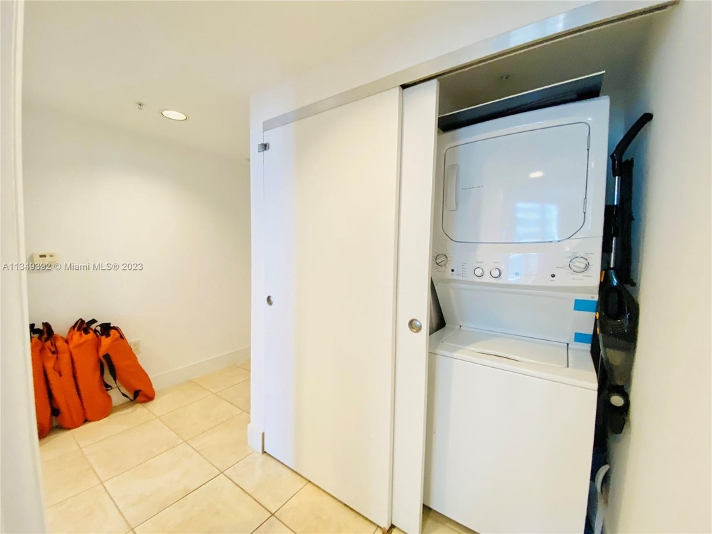 17375 Collins Ave - Photo 25