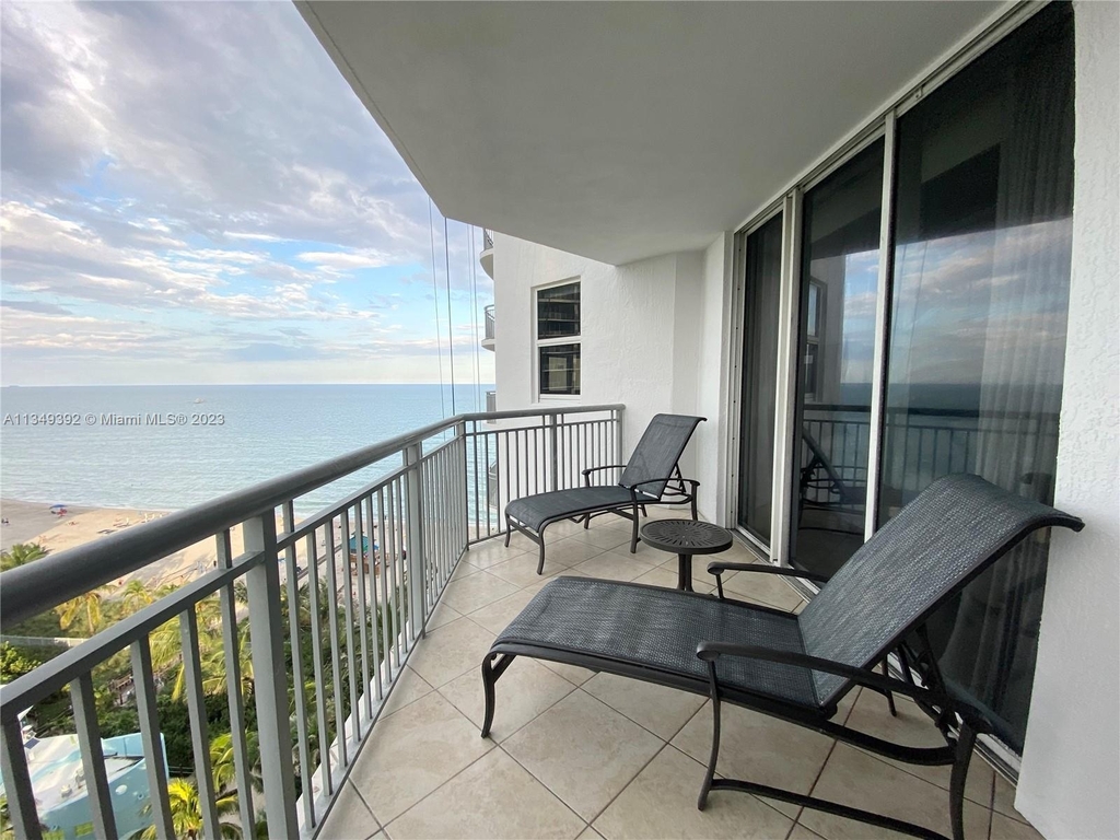 17375 Collins Ave - Photo 4