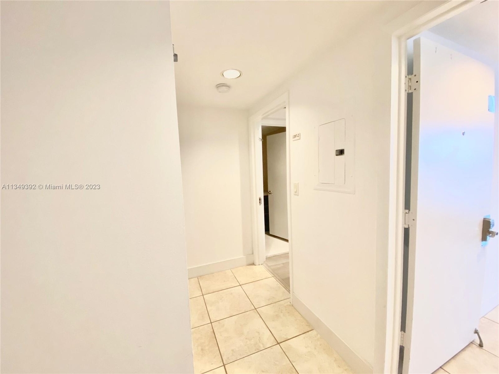 17375 Collins Ave - Photo 24