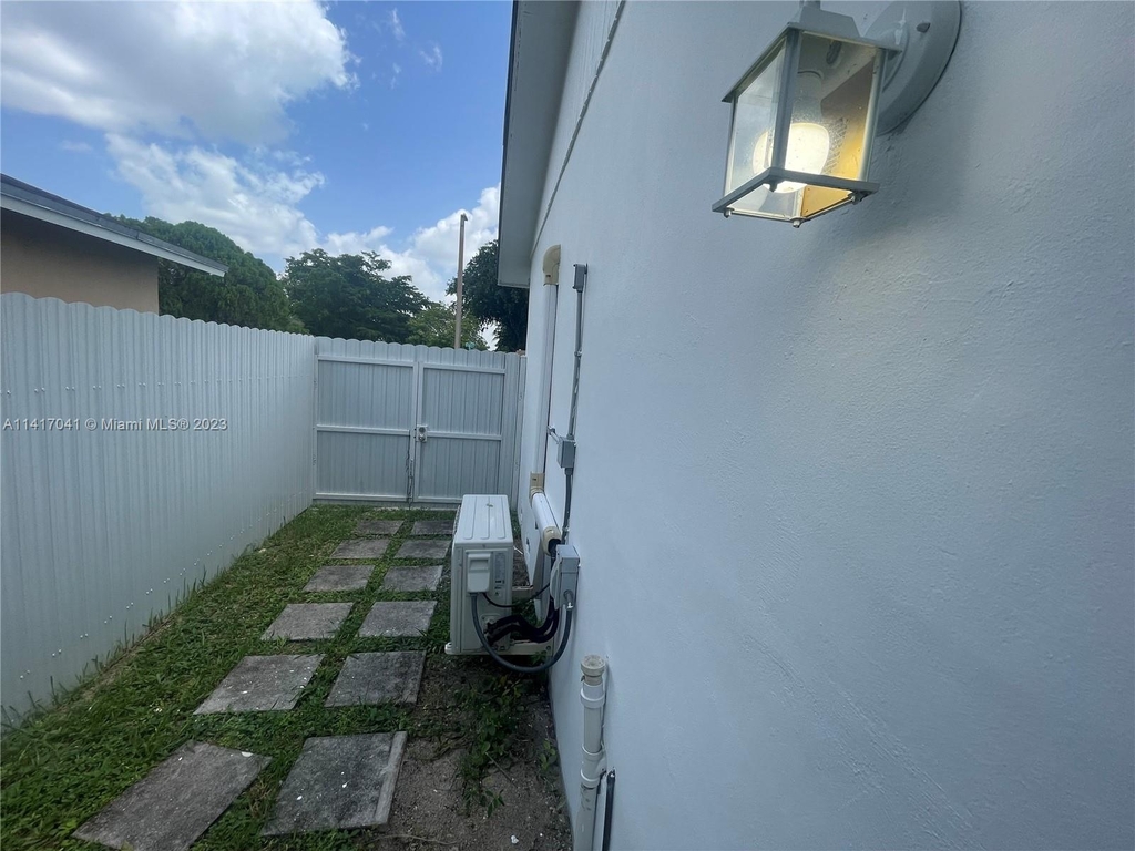 11030 Sw 165th Ter - Photo 11