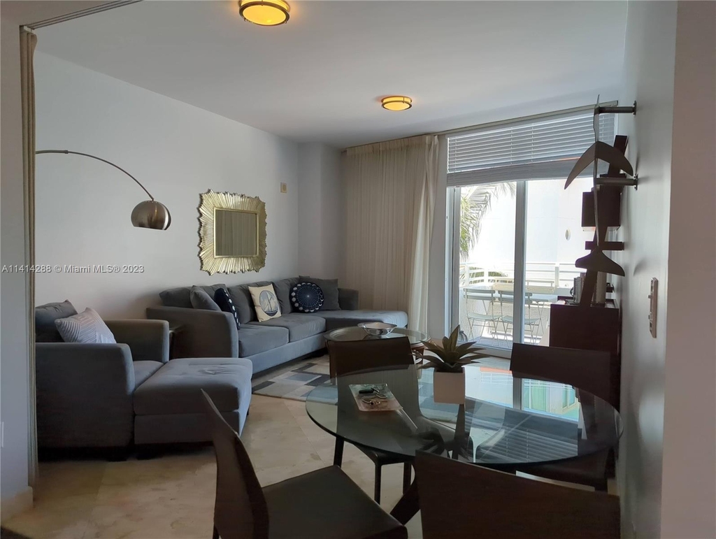 225 Collins Ave - Photo 1