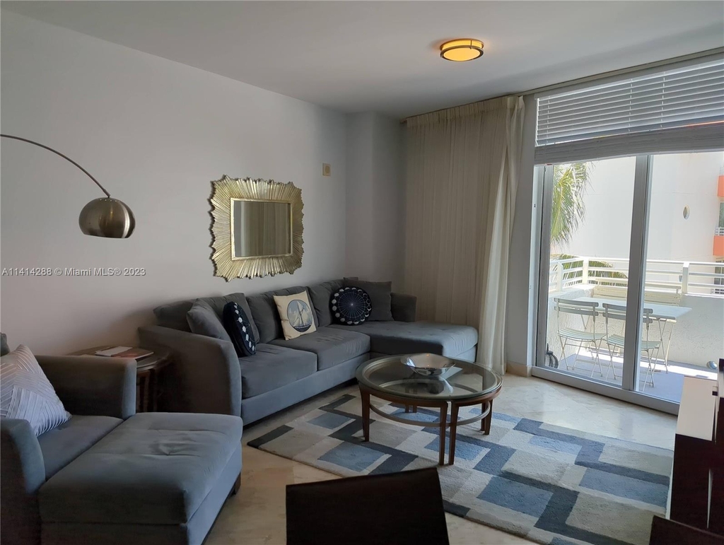 225 Collins Ave - Photo 2