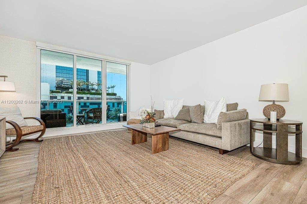 2301 Collins Ave - Photo 3