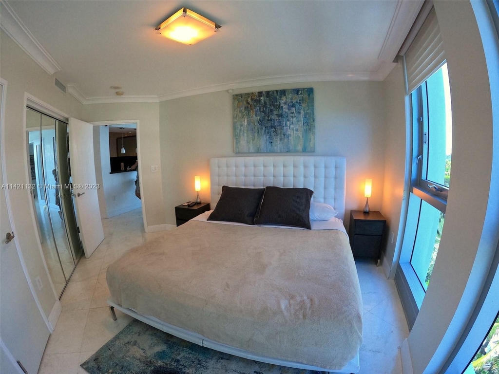 9401 Collins Ave - Photo 9