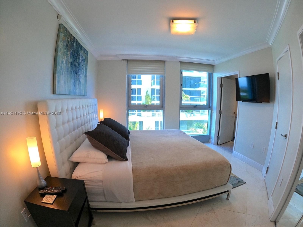 9401 Collins Ave - Photo 10