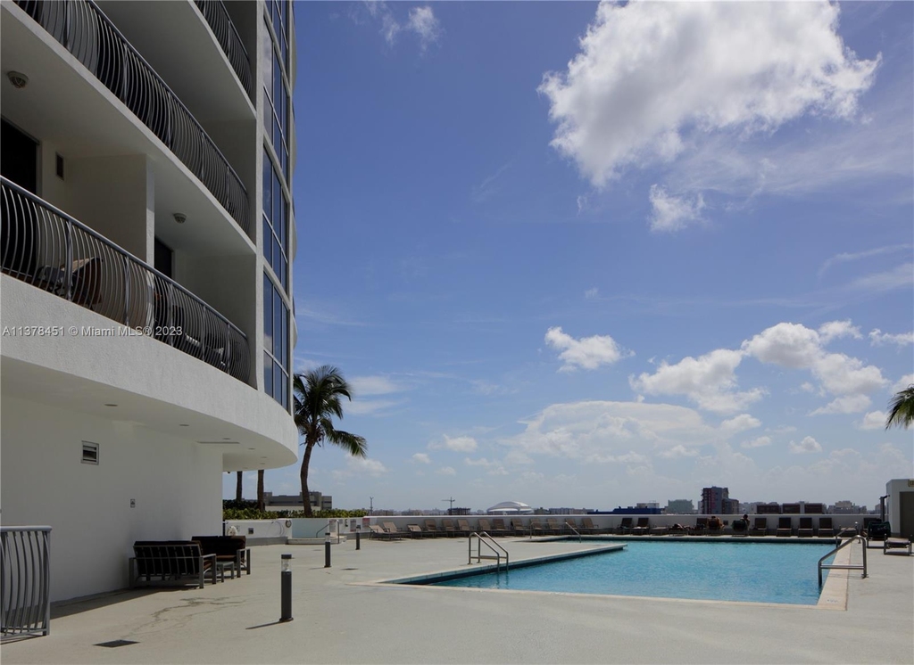 1750 N Bayshore Dr - Photo 19