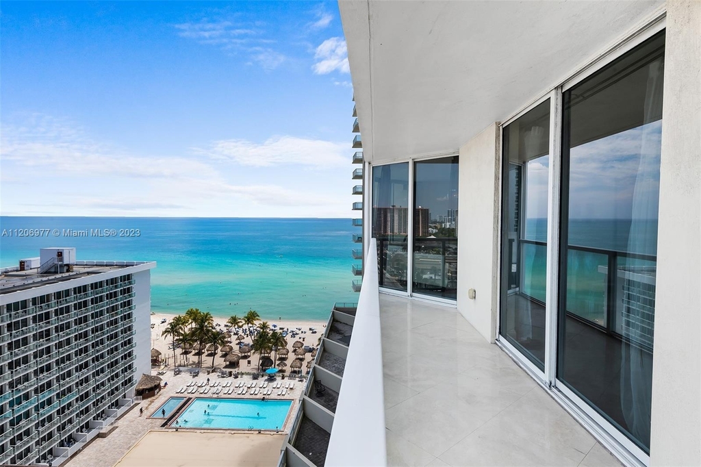 16699 Collins Ave - Photo 4