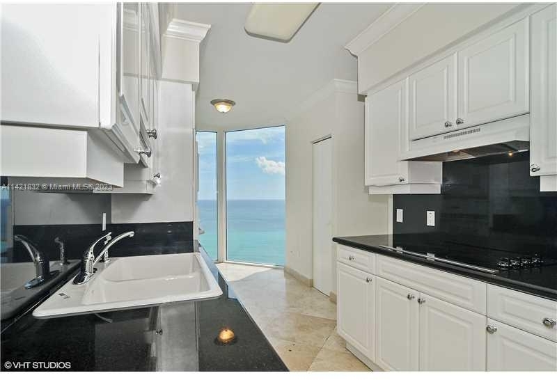 4775 Collins Ave - Photo 4
