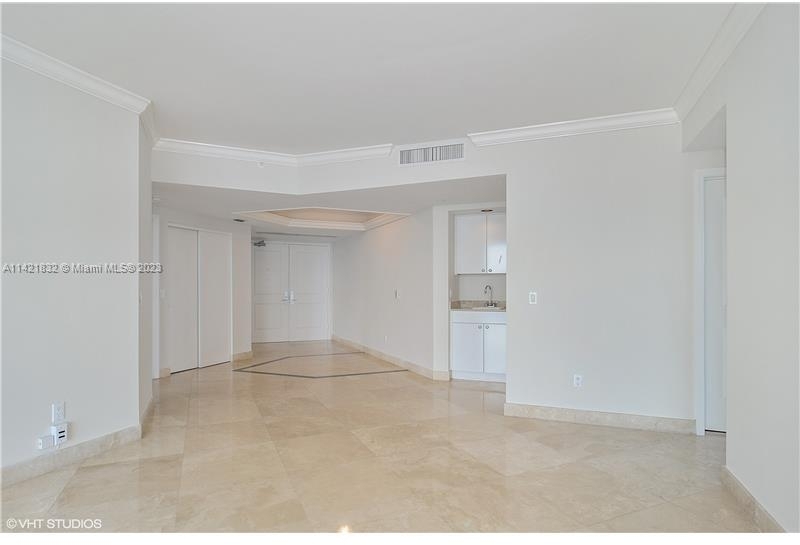4775 Collins Ave - Photo 3